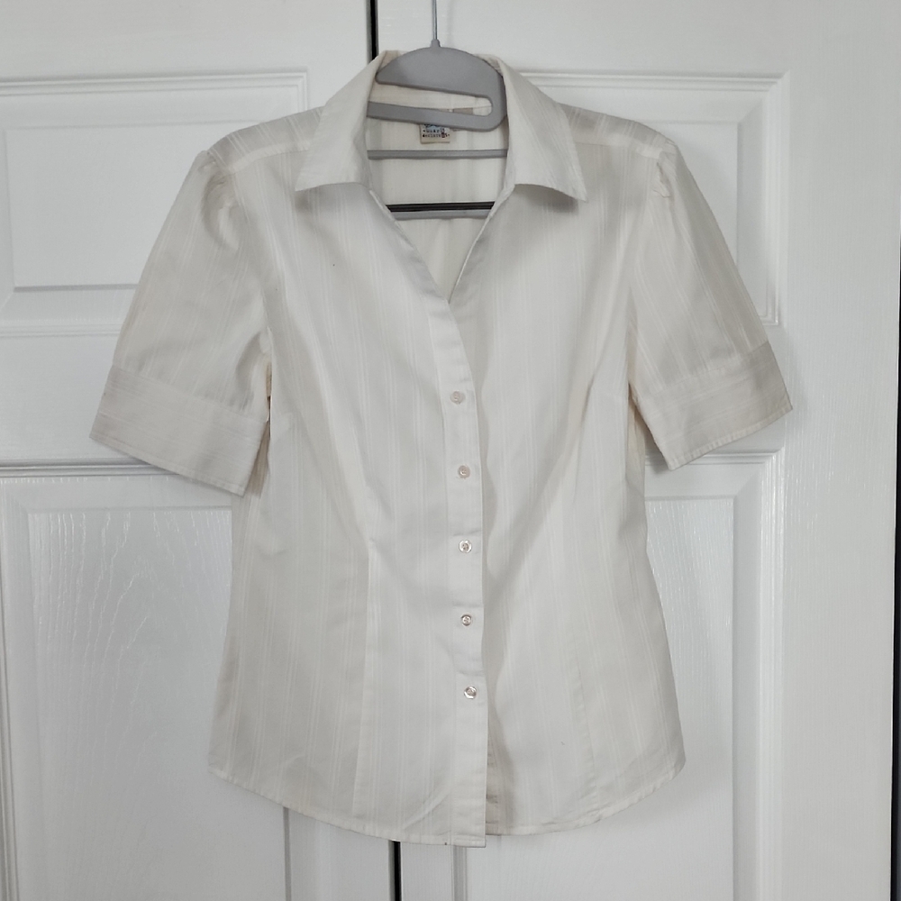SO Cream Short-Sleeve Button-Up Blouse